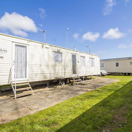 Great 8 Berth Caravan For Hire At Southview Holiday Park In Skegness Ref 33025E Exterior photo