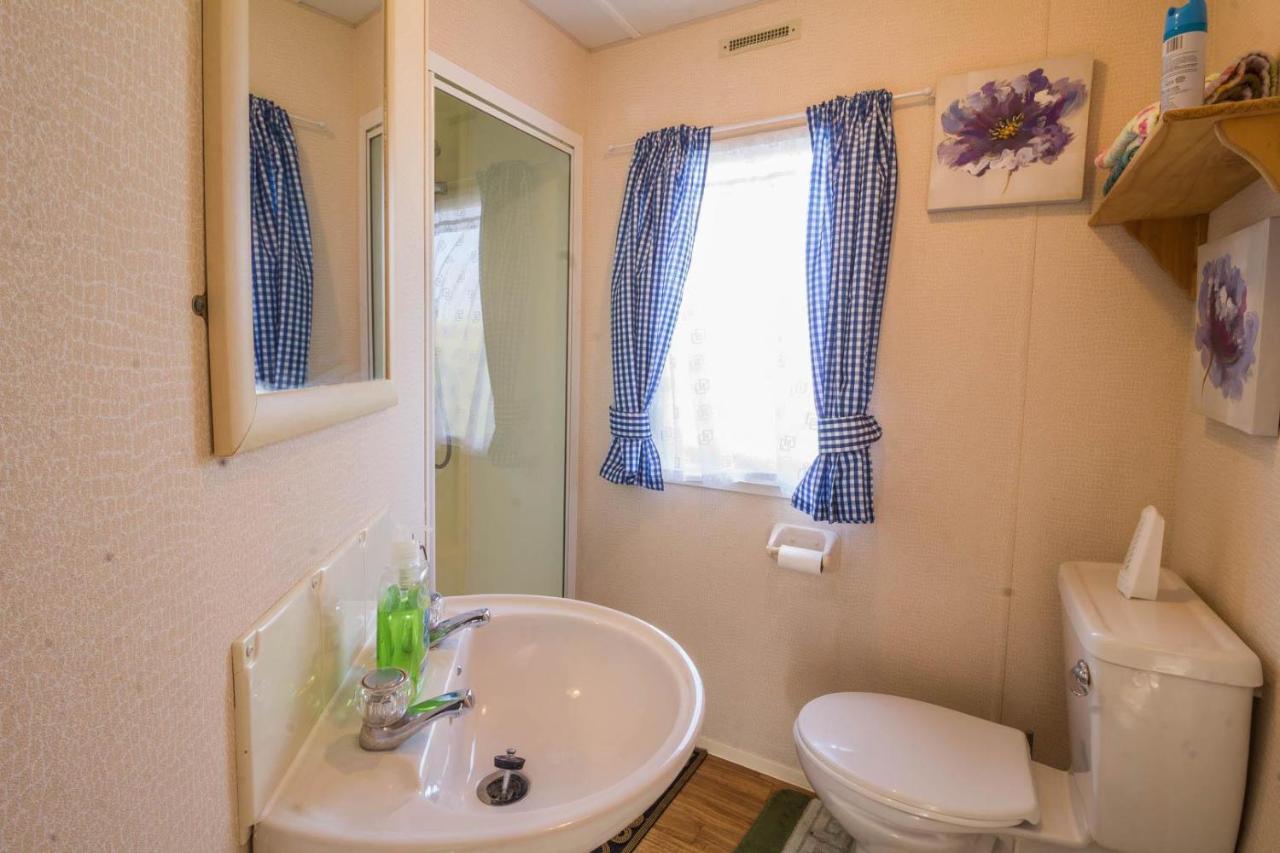 Great 8 Berth Caravan For Hire At Southview Holiday Park In Skegness Ref 33025E Exterior photo