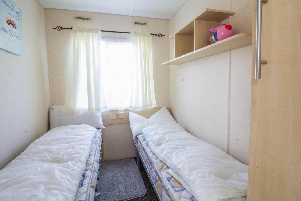 Great 8 Berth Caravan For Hire At Southview Holiday Park In Skegness Ref 33025E Exterior photo