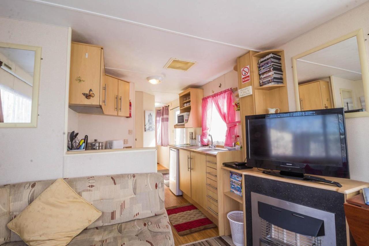 Great 8 Berth Caravan For Hire At Southview Holiday Park In Skegness Ref 33025E Exterior photo